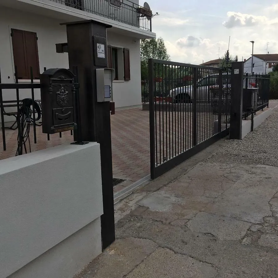 Casa de hóspedes Sg Rooms - Casa Laura Peschiera del Garda